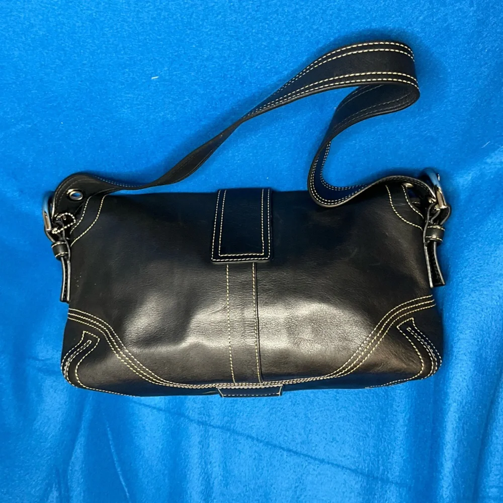 Coach Soho Vintage Black Leather Shoulder Bag With Contrast Stitching 2005 - Picture 14 of 16